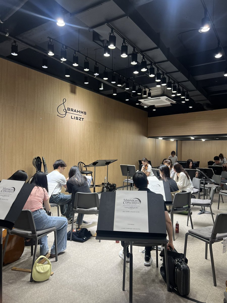 2025년도 #동케스트라 무사히 끝났습니다 🌕🎶

함께 고생한 우리 <a href="/ArtiveSound/">Artive Sound</a>  팀원들과 멋진 연주를 완성해주신 <a href="/flasic_official/">FLASIC | 플래직</a> , <a href="/maestra_solchin/">진솔</a> , 현장에스태프 모두 깊은 감사의 말을 전합니다.

그리고 무엇보다 공연을 즐겨주신 관객 여러분들 모두 감사합니다 :)