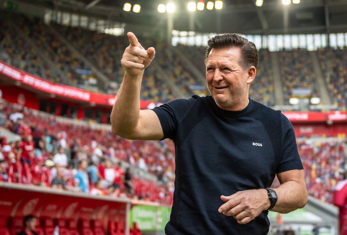 3. Spieltag
Komplett neuer Kader
2. beste Offensive
beste Verteidigung
Spitzenreiter
Perfekter Saisonstart mit 9/9 Punkten

BIG TITZ!