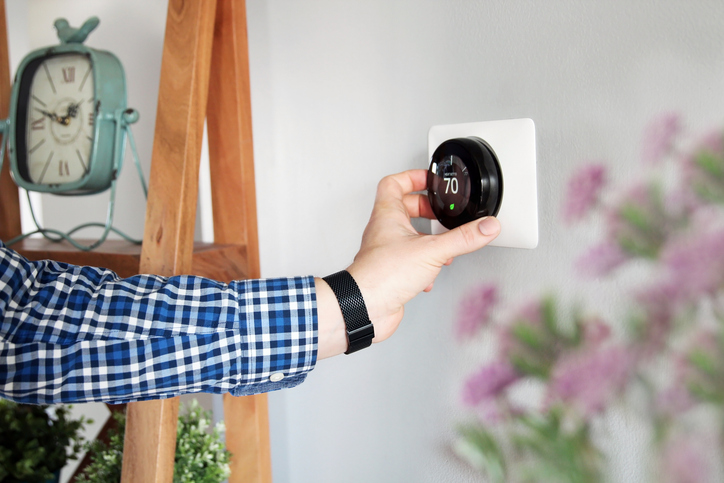 The sun is out and temps are set to peak in the high 80s today. Start your morning by running your AC to help keep your home comfortable and save money. For more tips, visit powerlines.seattle.gov/2024/06/21/how….