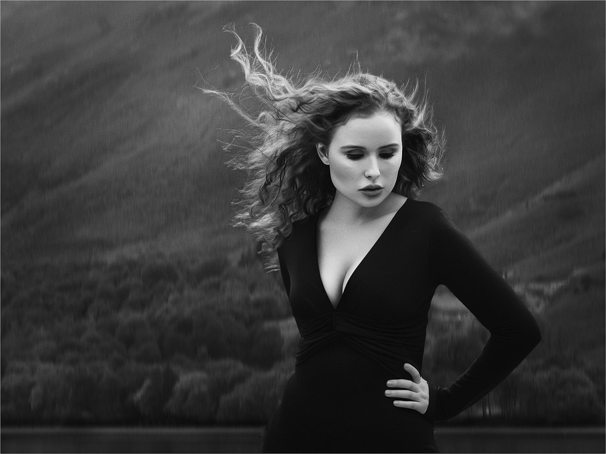 I've seen a lot of AI generated images that feature a woman with long hair, outside in the wind. They look pretty cool.

So here's my version. Lillianna I took in the Studio. The background is  Derwent Water.

So that's me copying AI. Isn't that the wrong way around?