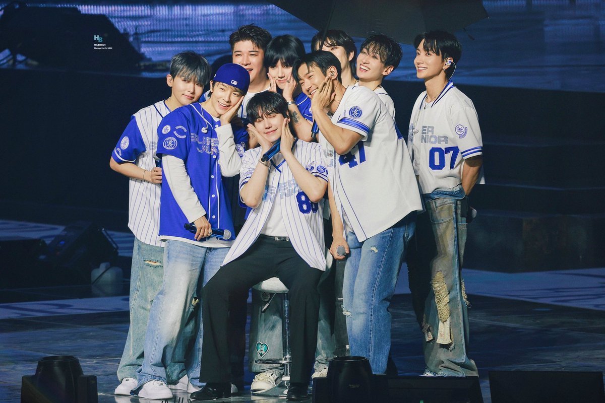 𝟮𝟱𝟬𝟴𝟮𝟰 𝗦𝗨𝗣𝗘𝗥𝗦𝗛𝗢𝗪 𝟭𝟬

슈주 되어주셔서 감사합니다☺️
아프지마 건강하세요 
Be Healthy❤️

#동해 #トンへ #donghae  #東海
#신동 #려욱 #은혁 #이특 #예성 #시원 #규현 #희철
#슈퍼주니어 #superjunior 
#SUPERSHOW #SUPERSHOW10
#20th_Anniversary_TOUR