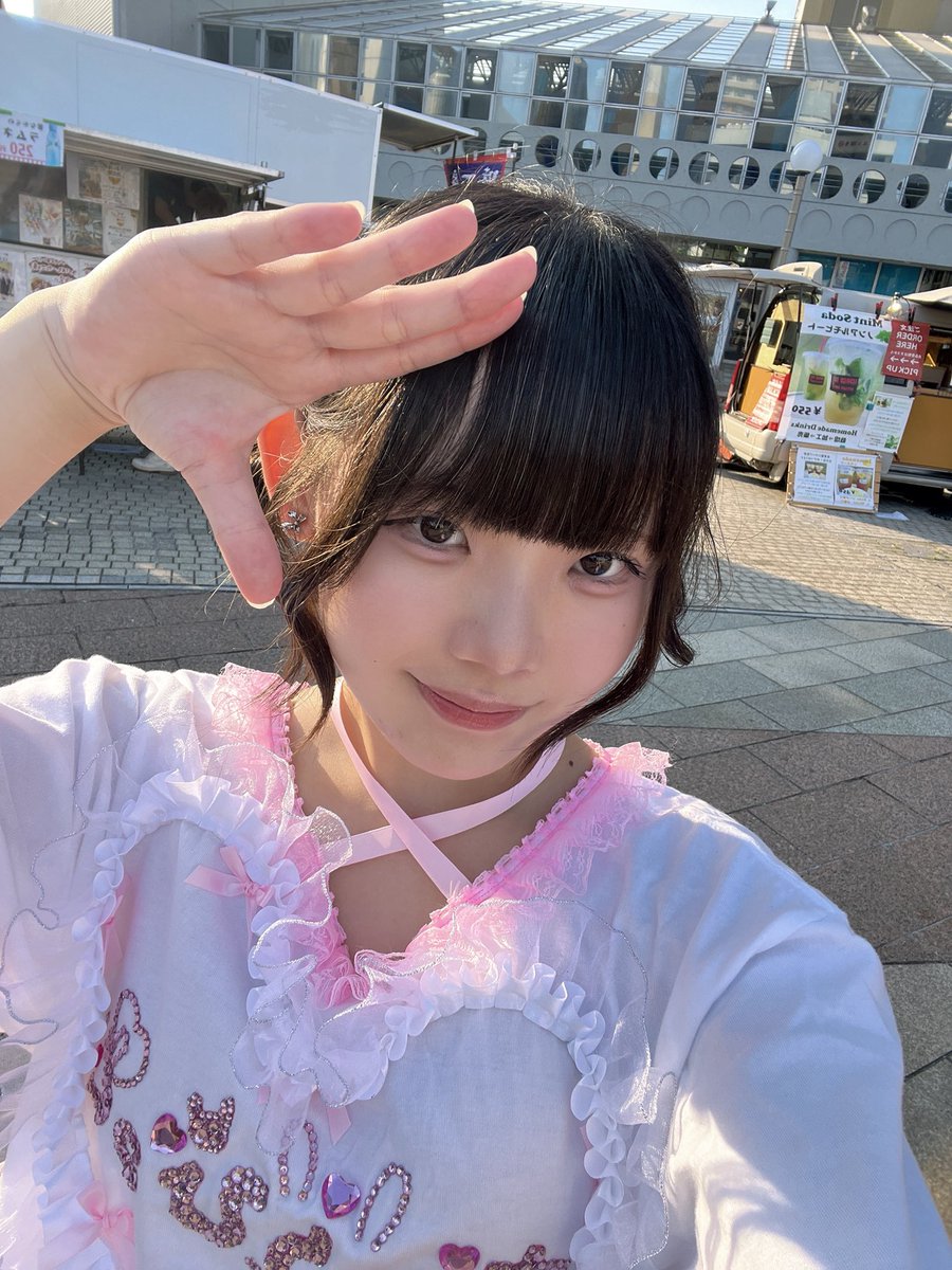 日立遠征🐰常陸大縁日 舞🐰ありがとﾃﾞｼﾀ🩷

ステージ3つ駆け巡ったりたくさんの人が声出して盛り上げてくれてとっても楽しかった🎶途中靴脱げたケロ…^_−☆

遠征も慣れてきて見たことある顔さんも初めましてさんもみんな盛り上げてくれてありがとう〜‼️