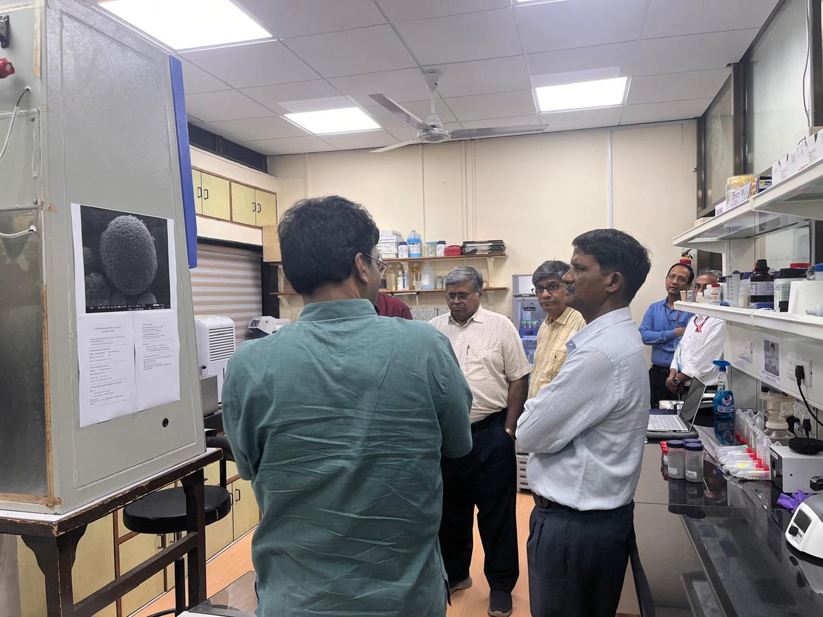 Ministry of Mines (@minesminindia) on Twitter photo Shri V.L. Kantha Rao, Secretary, Ministry of Mines was Chief Guest at the 63rd Convocation cum Degree Distribution Ceremony of the Department of Earth Sciences at <a href="/iitbombay/">IIT Bombay</a> on 23rd August 2025. In his Address, he encouraged the students to pursue a career in the mineral sector Shri V.L. Kantha Rao, Secretary, Ministry of Mines was Chief Guest at the 63rd Convocation cum Degree Distribution Ceremony of the Department of Earth Sciences at <a href="/iitbombay/">IIT Bombay</a> on 23rd August 2025. In his Address, he encouraged the students to pursue a career in the mineral sector