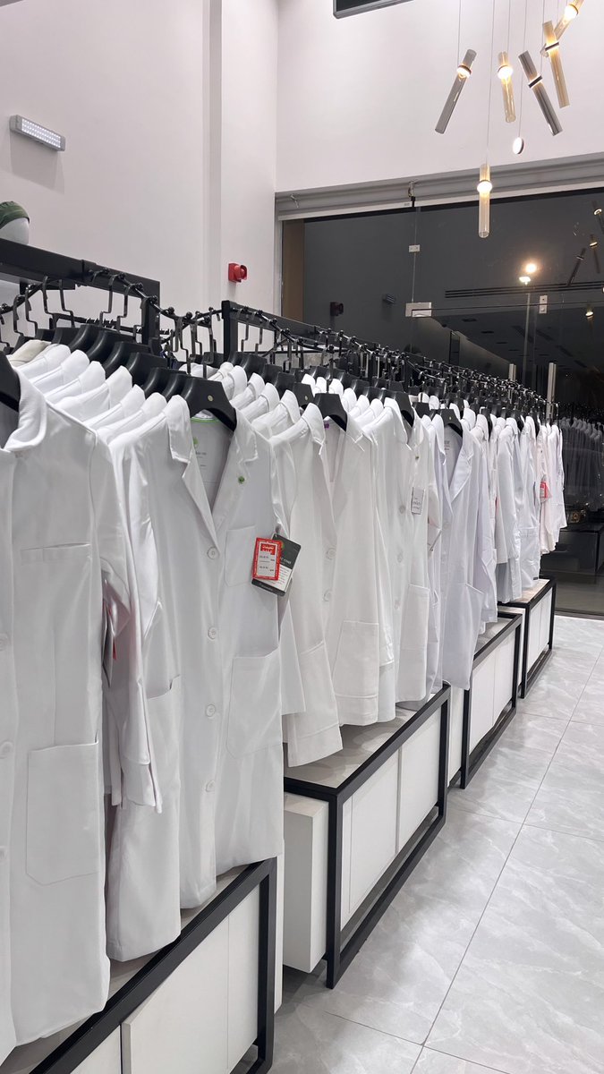 MW_manal_'s tweet photo. junior year lab coat and scrub 
ثالث سنه ولا زالت مشاعر المستجدين فيني ❣️ https://t.co/NvC80vhg2J