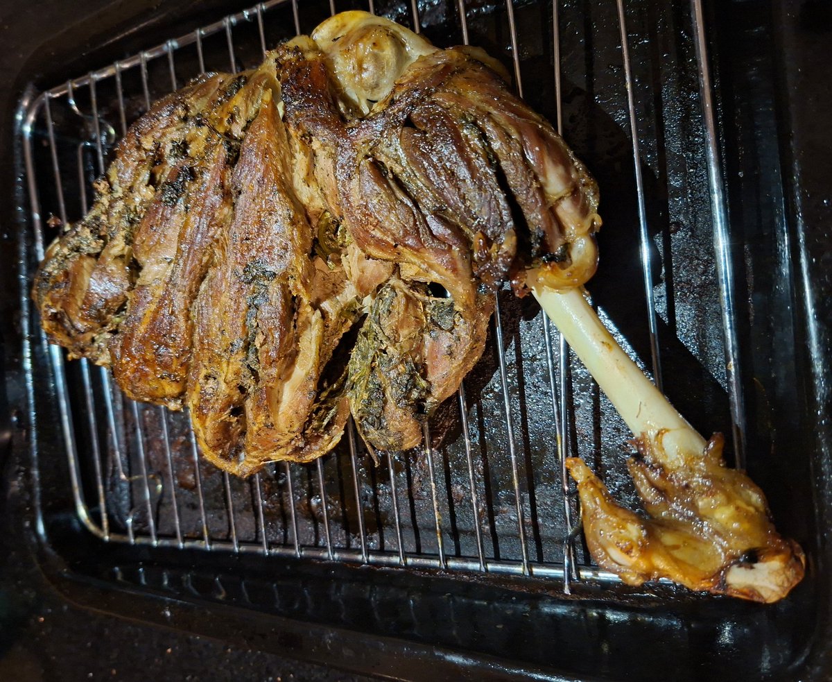 Oven-roasted goat leg 'stuffed' with parsley and coriander leaves plus a Robertsons Italian herbs spice. Ndasota apa.  <a href="/TeamFuloZim/">TeamFuloZim/Global</a> <a href="/KingJayZim/">King Jay🇿🇼</a>