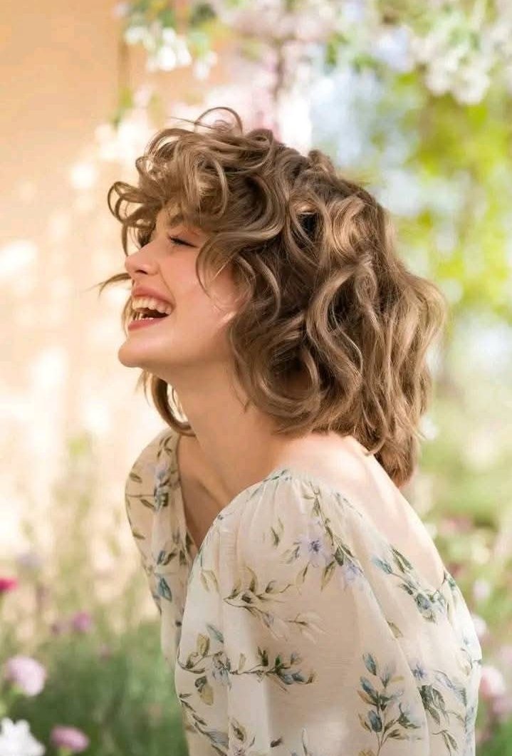 وإن كان كيدهم عظيم
فا حبهن أعظم... وحنانهن اعظم
وصبرهن اعظم ....ورقة قلوبهن
اعظم 🌸