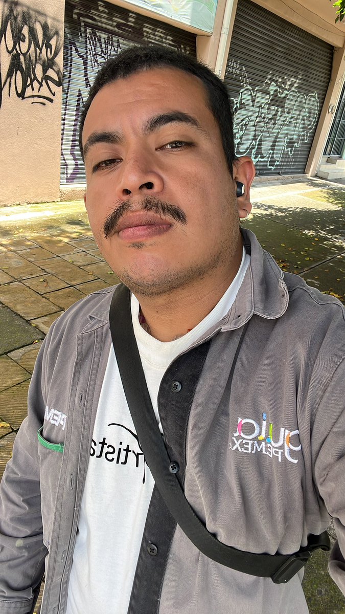 Suena XXXO de M.I.A. de fondo