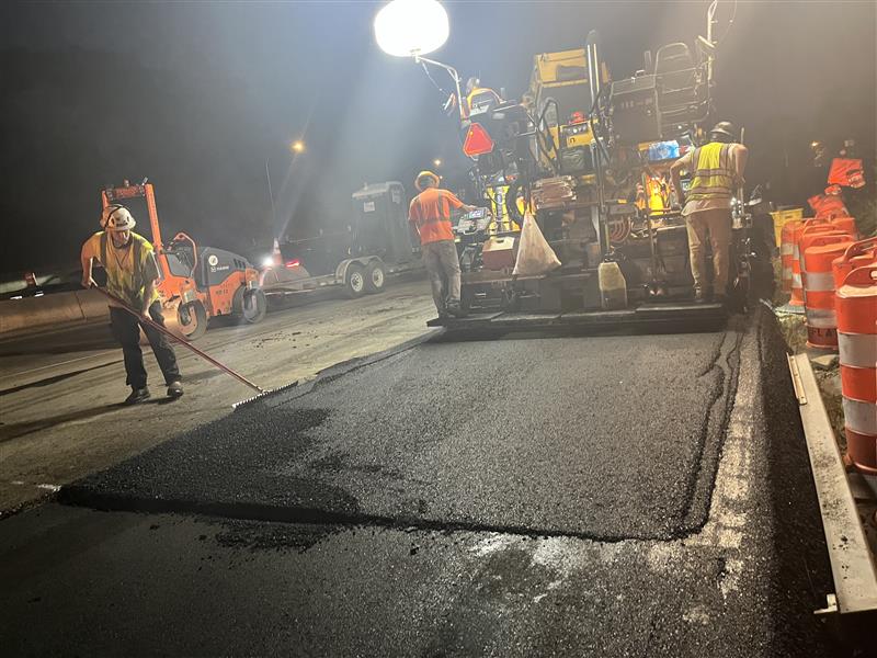 CONECHELLA WEEKEND: SB I-405 CLOSURE 
Maroon 405 continues to rock the commute along SB I-405 between SR 900 &amp; SR 169 (MP 5-4) in Renton. Last night we started major paving &amp; catch basin work, &amp; the rest of today we'll continue to pave. We're on schedule to reopen by 4a tomorrow!