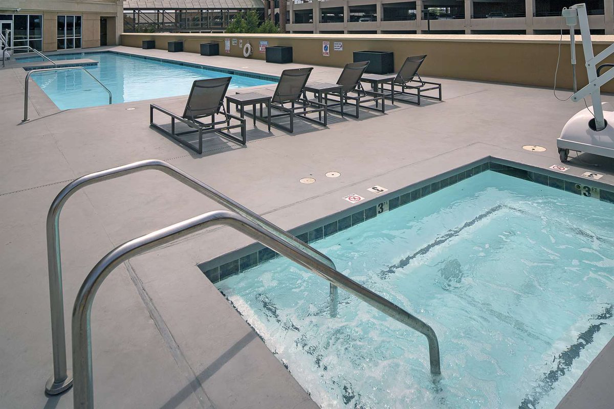 Hilton_Modesto's tweet image. Sunday Reset Mode: activated. ☀️💦🌴 

Our rooftop pool + whirlpool = the perfect combo for unwinding before the week ahead. 😎 
hil.tn/9qkgei

#SundayReset #DoubleTreeModesto #ModestoCa #ModestoHotel