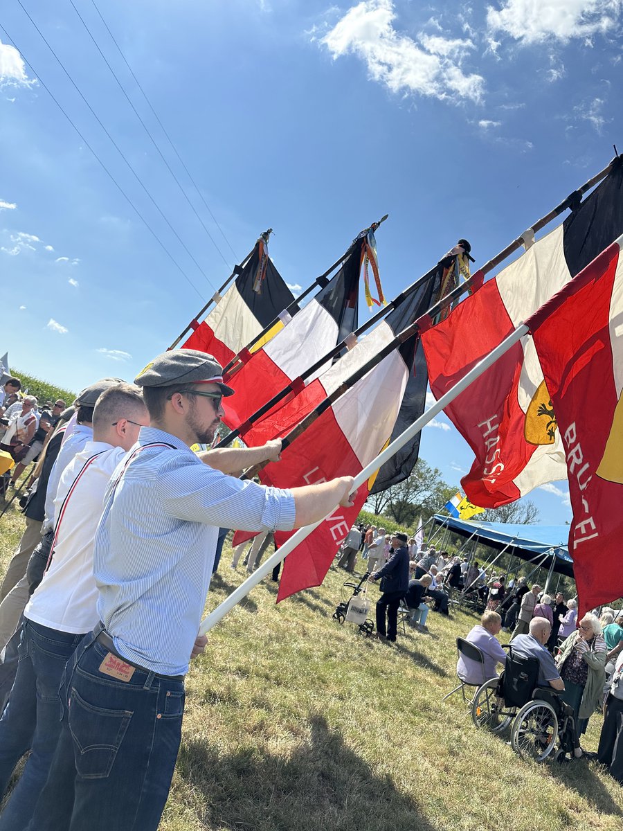 Gaëtan Claeys (@claeysgaetan) on Twitter photo Het <a href="/IJzertreffen/">IJzertreffen</a> van afgelopen weekend was oprecht zo’n goed en sterk evenement. Veel jeugd, veel gezinnen en vooral veel gezelligheid die ervoor zorgden dat het niet alleen een geslaagde bijeenkomst was, maar dat ik samen met vele anderen uitkijk naar volgend jaar! Het <a href="/IJzertreffen/">IJzertreffen</a> van afgelopen weekend was oprecht zo’n goed en sterk evenement. Veel jeugd, veel gezinnen en vooral veel gezelligheid die ervoor zorgden dat het niet alleen een geslaagde bijeenkomst was, maar dat ik samen met vele anderen uitkijk naar volgend jaar!
