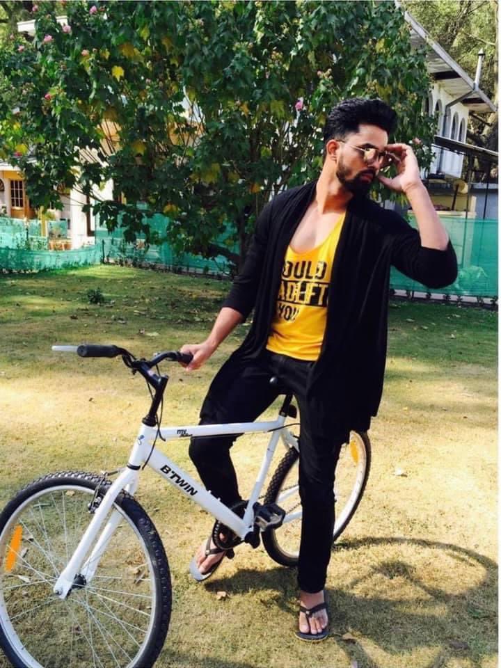 चमचे राहुल गांधी की बाइक वाली फोटो डाल कर होने वाले प्रधानमंत्री बता रहे हैं 

इस हिसाब से मेरी ये तस्वीर देखकर मंत्री होना तो मेरा भी बनता है 🤣🤣🤣🤣

क्या कहते हो ???