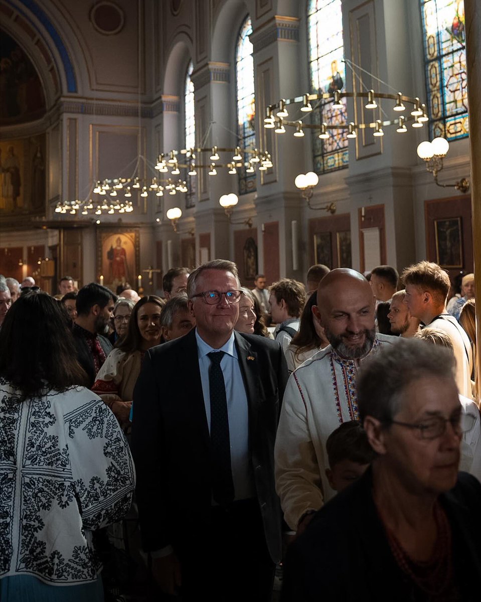 Flot solidarisk markering i dag af Ukraines uafhængighedsdag. Vi står skulder ved skulder med Ukraine. Putins rædsler er uden grænser. Ukraines kamp for frihed er vores kamp for frihed. Tak til de mange der deltog i dagens markeringer. 🇩🇰🤝🇺🇦 #dkpol #SlavaUkraini <a href="/UKRinDNK/">UKR Embassy in Denmark</a>