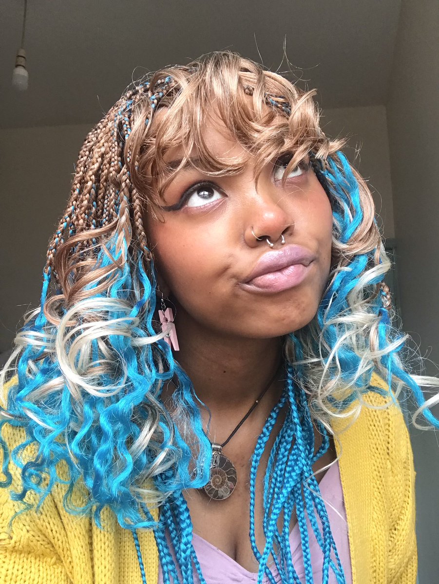 leechteeeth's tweet image. best part of life is that you can just say “i don’t wanna live like this anymore” and become something else. you can always start over! for example, my hair is blue now