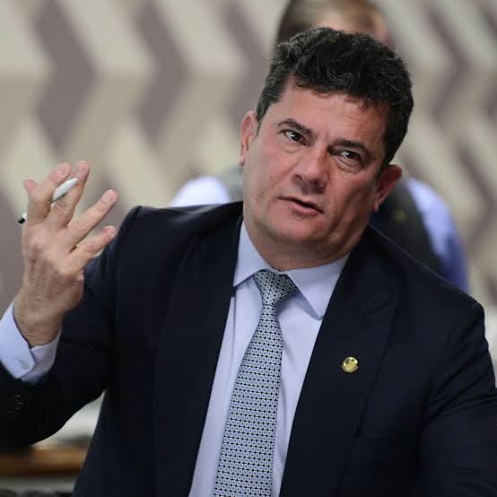 🚨URGENTE: Com exceção do Jornal O Globo, grandes jornais ignoraram completamente o roubo bilionário do funcionário do Senador Sérgio Moro (UB-PR). Com isso, peço a ajuda de vocês para o seguinte: Compartilhe a postagem e escreva MORO MARRECO LADRÃO nos comentários!🇧🇷👍😎😲