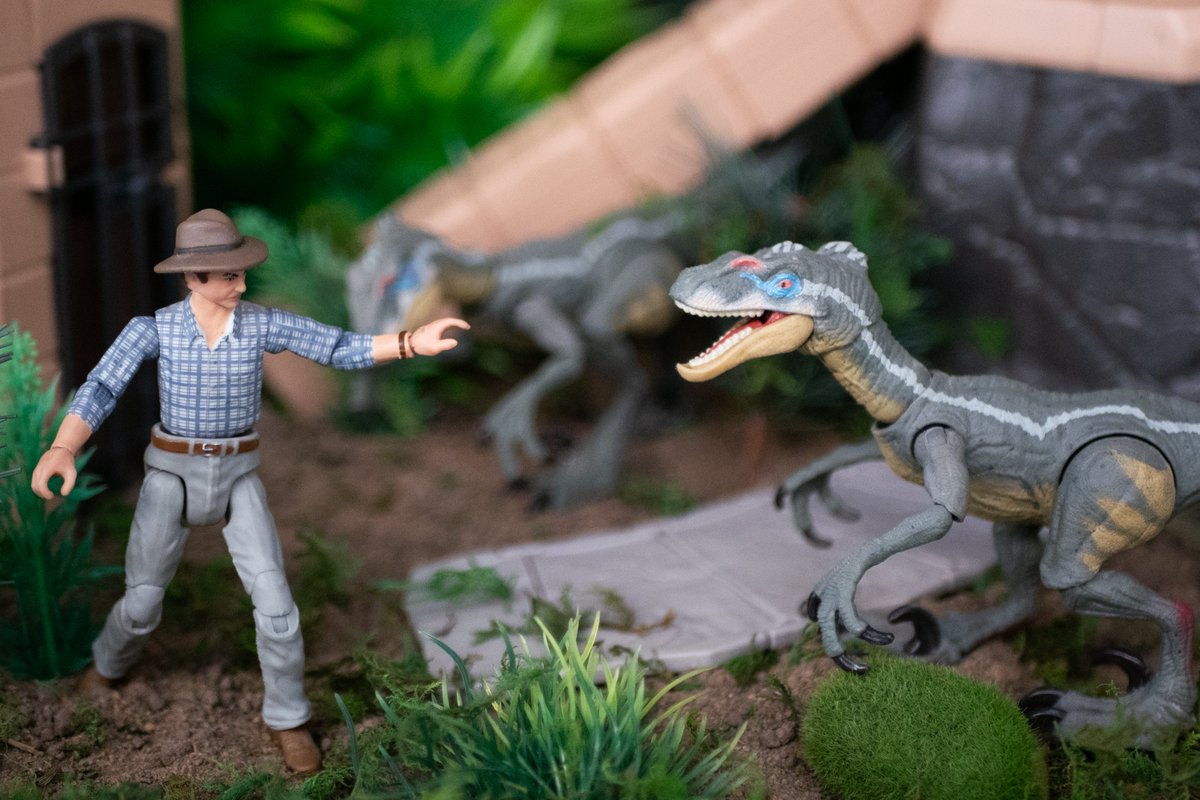 In the ruins on Isla Sorna, Doctor Alan Grant comes face-to-face with a pack of hungry Velociraptors. There is no Billy Brennan to save him...

#JurassicPark #JurassicWorld #JurassicWorldRebirth