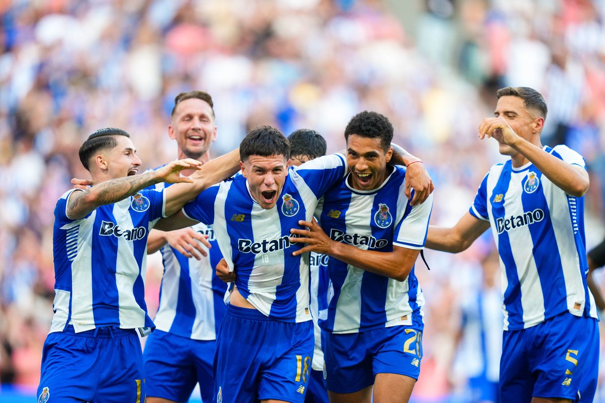 Alberto Costa na flash:

“Estava no Vitória, dei um grande salto (Juventus) e agora dei outro (FC Porto) , é continuar” 💙