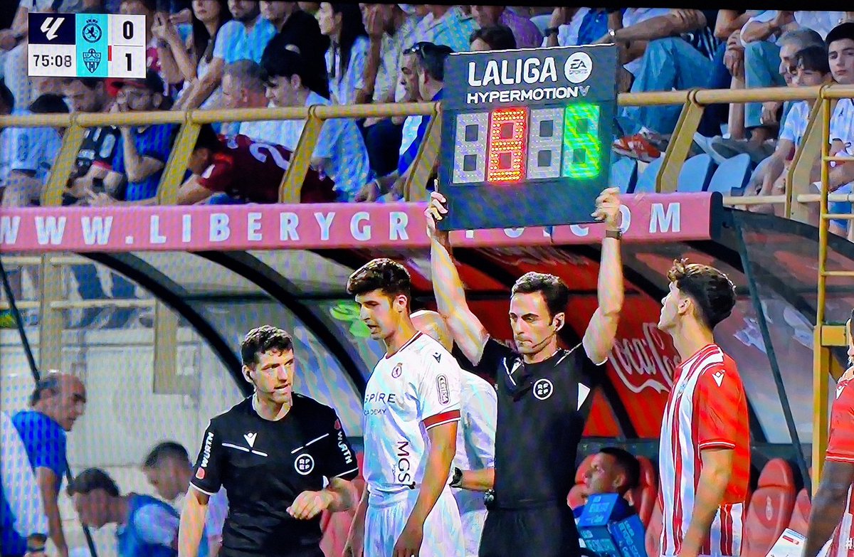 OskarGarcia16's tweet photo. 🇵🇱 El cántabro Nico Toca debuta con la @CyDLeonesa en Segunda División tras la lesión de Barzic.

⚽️ La temporada pasada estuvo cedido en la @RSGimnastica. https://t.co/kQOOg6UgTT
