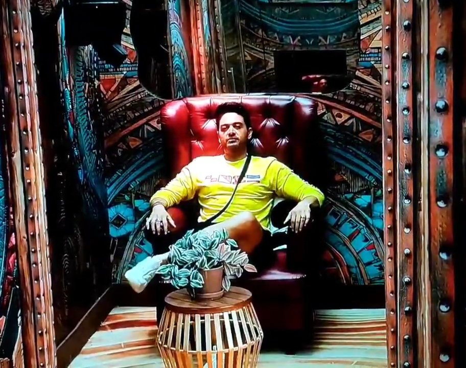 Vibzz321's tweet photo. King GAURAV 🤴 

GAURAV KI SARKAAR IN BB19
#GauravKhanna #KhannaKaKhaandaan #BiggBoss19 #BB19 #BiggBossOnJioHotstar https://t.co/xnvW7ffQrL