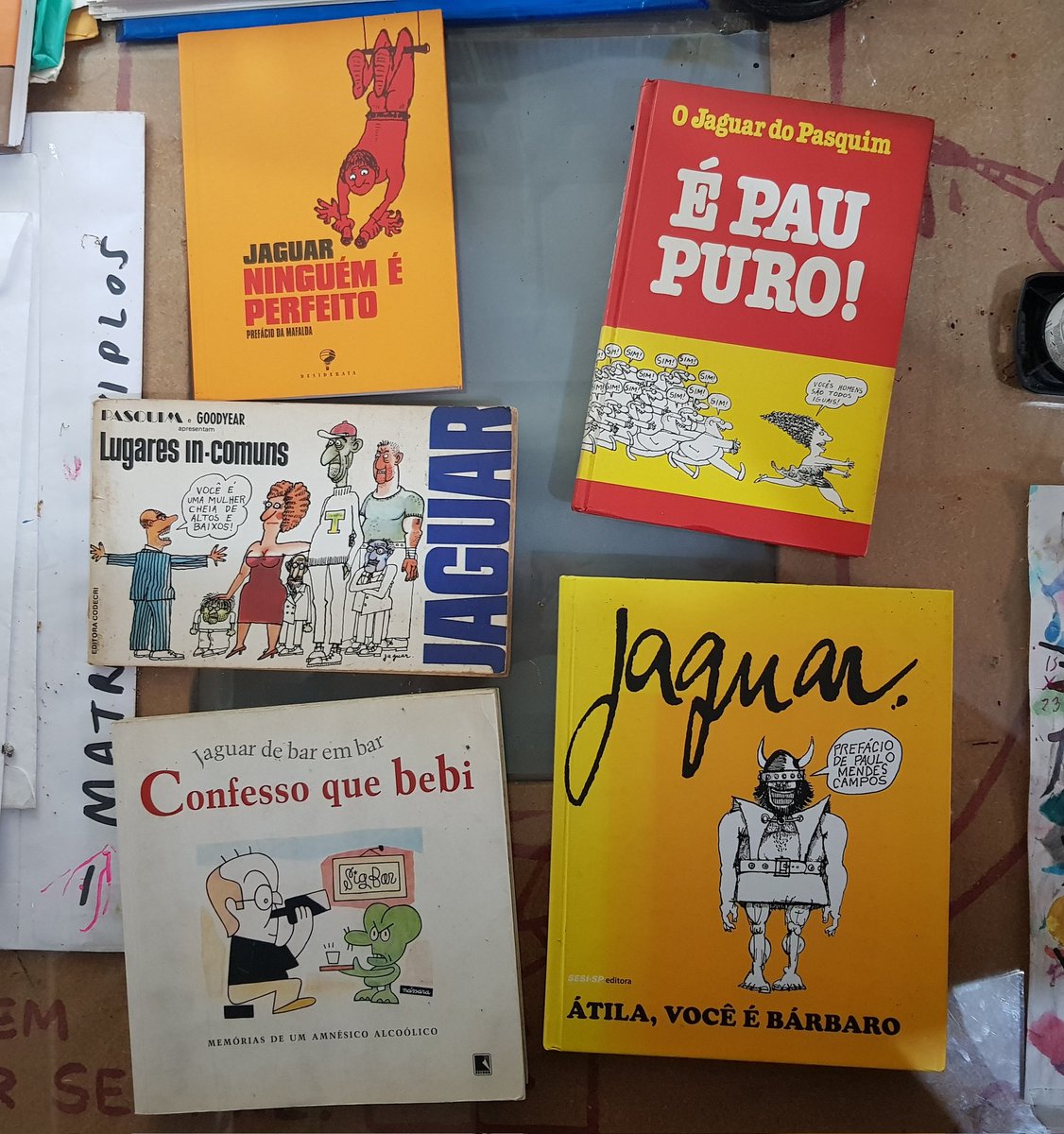 fakeallansieber's tweet image. Quando cheguei no Rio em 1999 Jaguar foi muito generoso e chegou a editar um livro meu, "Assim rasteja a humanidade". Esse bilhete ele deixou com um garçom de um bar onde me atrasei para um encontro com  ele. Jaguar, carioca e pontual. Respeito máximo.
Um brinde, mestre!