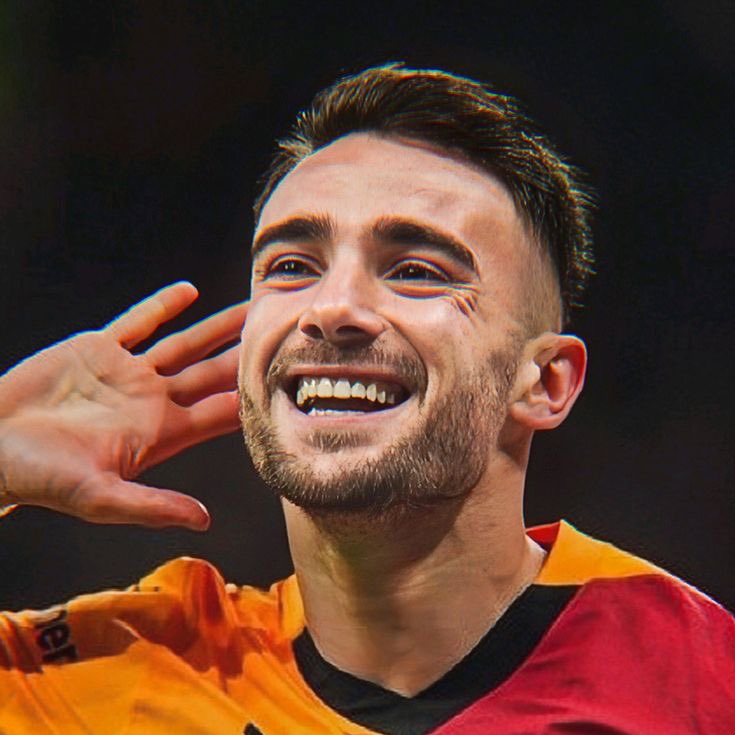 Size yemin ediyorum Yunus Akgün yabancı olsaydı şu an net 100M€ en az ederdi. Adam direkt Lionel Messi'nin bütün özelliklerine sahip. Leroy Sane'den beklediğimiz her şeyi bu adam şu an yapıyor. Maşallah aslan parçası. 🧿