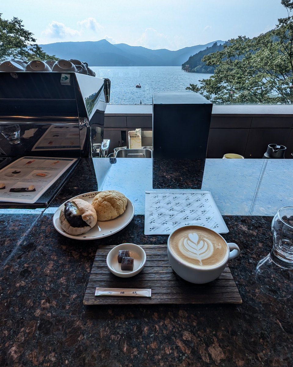 NCロードスター20周年ミーティングin箱根
お話してくださった方々ありがとうございました😊
帰りに寄った湖畔のカフェも素晴らしかった✨