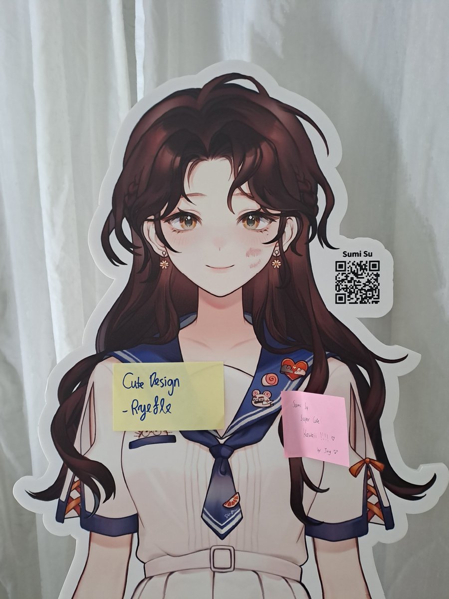 ____usimus_'s tweet photo. Animangaki 2025 is done ⋆˙⟡
Thank you everyone for taking pictures of me! I'm still shocked to see the sticky notes ever since my assistant passed me the standee😂

@jellyfish_yen I love you kyaaaaa♡

#ENVtuber #VTuberUprising #Vtubers #animangaki2025 https://t.co/xTyx07wj0b