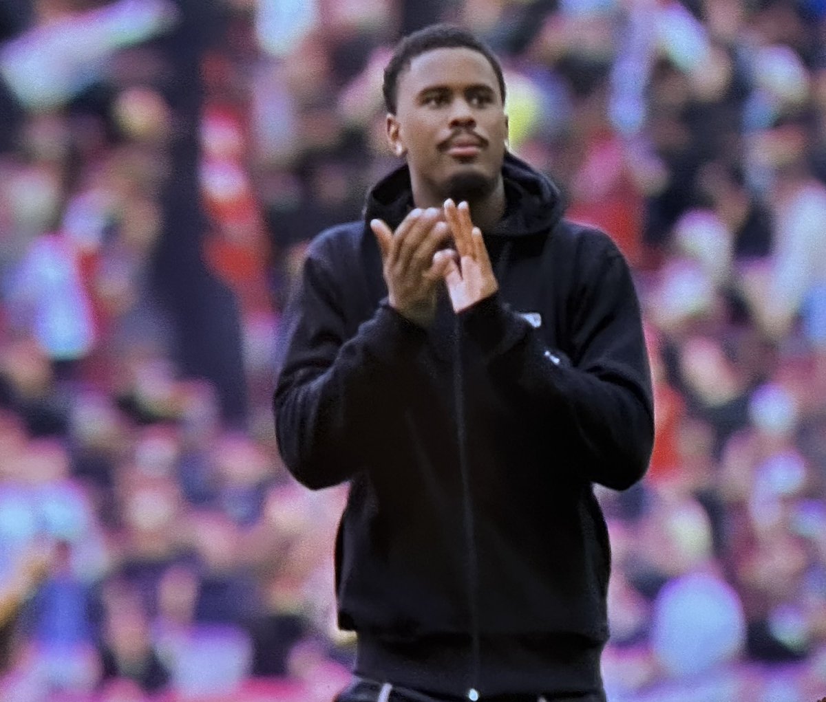 Ajax fans making this banner to say goodbye to Hato. Beautiful stuff.
