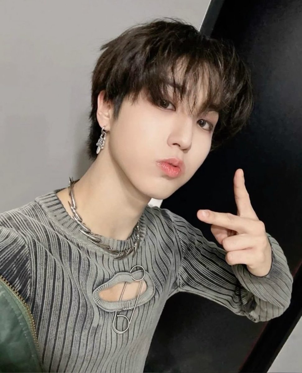 mirapiraaa's tweet photo. maxident era Han still has a chokehold on me 
#ssd #HanJisung #StraySelcaDay https://t.co/X2wF4IEAH6