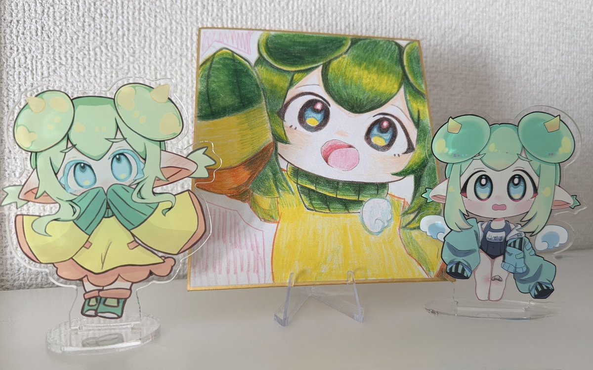 ぜろたろ様(<a href="/zerotaro0/">ぜろたろ</a>)のアクスタ&amp;色紙セット購入させて頂きました🫶🥰💓即完売の予想も当たり購入手続き練習した甲斐がありました🙏絶対欲しかったので本当に嬉しいです‼︎

アクスタはもちろん色紙も綺麗可愛でぜろたろさん家のリデルちゃんのお陰でQOL爆上がりです😭💞大切にさせて頂きます💚💚💚
