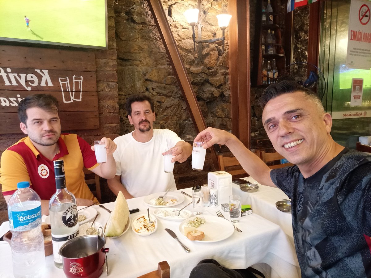 Bugün günlerden
GALATASARAY ⭐⭐⭐⭐⭐