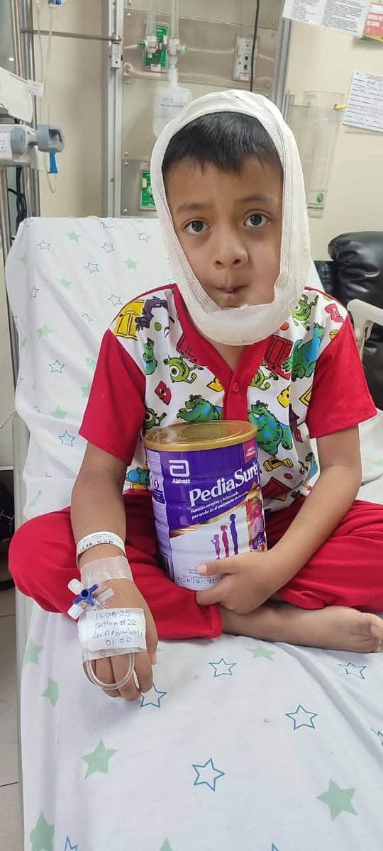 PaolaSmith2812's tweet photo. Sus donaciones de #Pediasure y #Glucerna en manos de valientes 💜🙏🏽🎗 Gracias por #nutrir solidaridad #soylavoluntariaintensa 🙋🏽♀️🎗💜🙏🏽 #RT https://t.co/5UWFAR4NJY