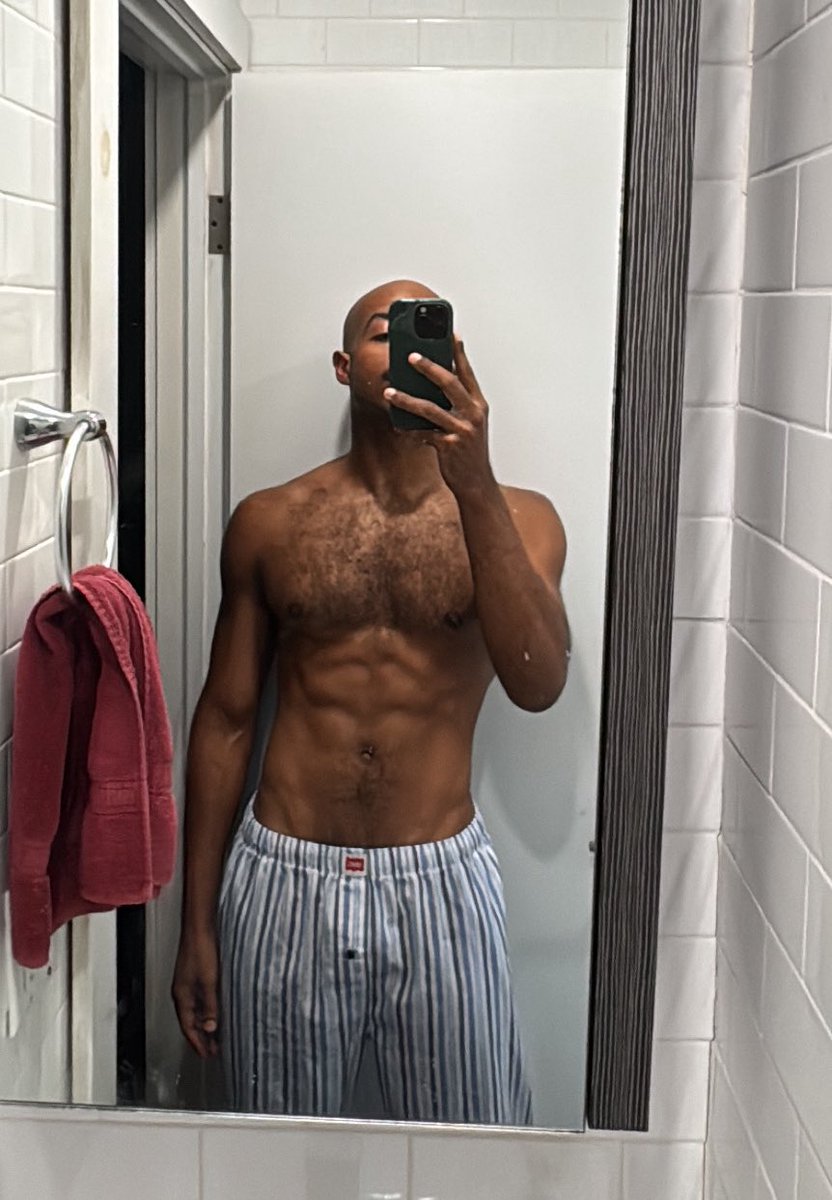 sml203lms's tweet image. It’s early and I need attention 😪