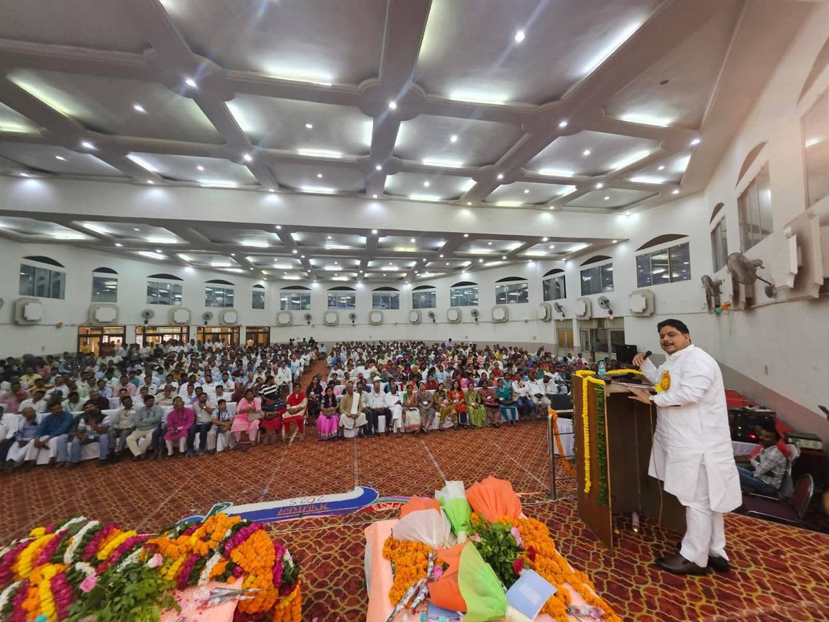 डॉ. अरुण सिंह UPPSS (@drarunsingh12) on Twitter photo उत्तर प्रदेशीय प्राथमिक शिक्षक संघ जिन्दाबाद 👍
डॉ दिनेश चंद्र शर्मा जिंदाबाद।
<a href="/DrDCSHARMAUPPSS/">Dr Dinesh Chandra Sharma</a>
<a href="/vipinUPPSS/">Vipin Bihari | विपिन बिहारी |وپن اپادھیائے</a> <a href="/JNP67536780/">Arvind Shukla Uppss</a> उत्तर प्रदेशीय प्राथमिक शिक्षक संघ जिन्दाबाद 👍
डॉ दिनेश चंद्र शर्मा जिंदाबाद।
<a href="/DrDCSHARMAUPPSS/">Dr Dinesh Chandra Sharma</a>
<a href="/vipinUPPSS/">Vipin Bihari | विपिन बिहारी |وپن اپادھیائے</a> <a href="/JNP67536780/">Arvind Shukla Uppss</a>