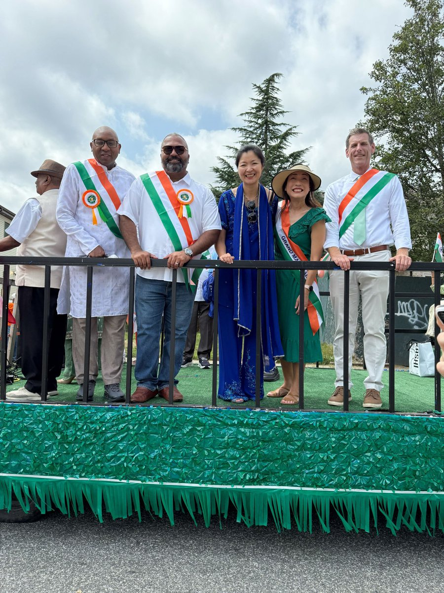 Thank you to the Floral Park-Bellerose Indian Merchants Association for inviting me to march to their India Day Parade. F-BIMA continues to play a vital role in helping businesses thrive in our community.