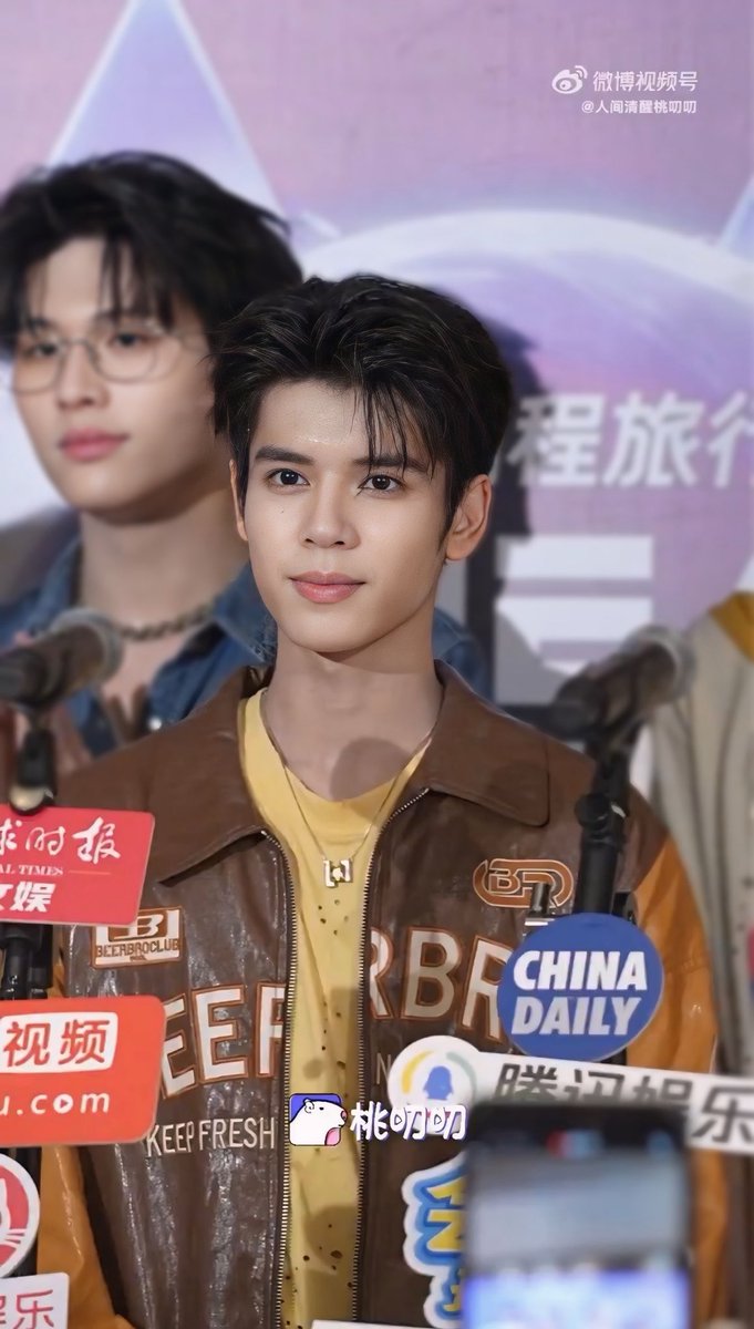 TheMiniGing's tweet image. หล่อมาก ออร่าพี่ไอดอลเปร่งประกาย
#DORN #佑泷 #DornKhumraj  
#NexT1DE_DORN  #NexT1DE