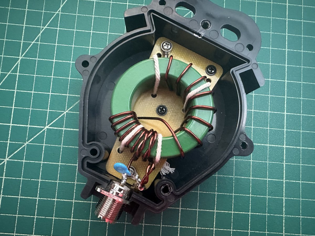 Never seen a transformer secured with string, and people out here saying Chinese ham gear is just as “good” 😐