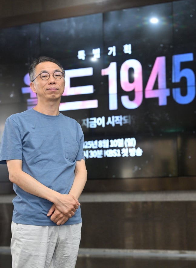 jongweilin's tweet photo. There are two reports about the factors in choosing Unnie as the narrator.

"Kim Seohyung was the right person"
Thank you PD Kim Jongseok❤️
🫱https://t.co/HV89IsMJzY
🫱https://t.co/YysvhQOWQF https://t.co/xsmAwVxYkg