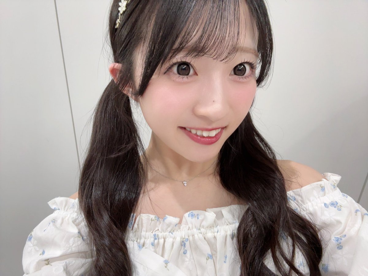 AKB48　秋山由奈　2ショット写真会場限定 お守り　おまもり爆レス祈願ver. 秋山由奈 (@yunachan_akb48) / X