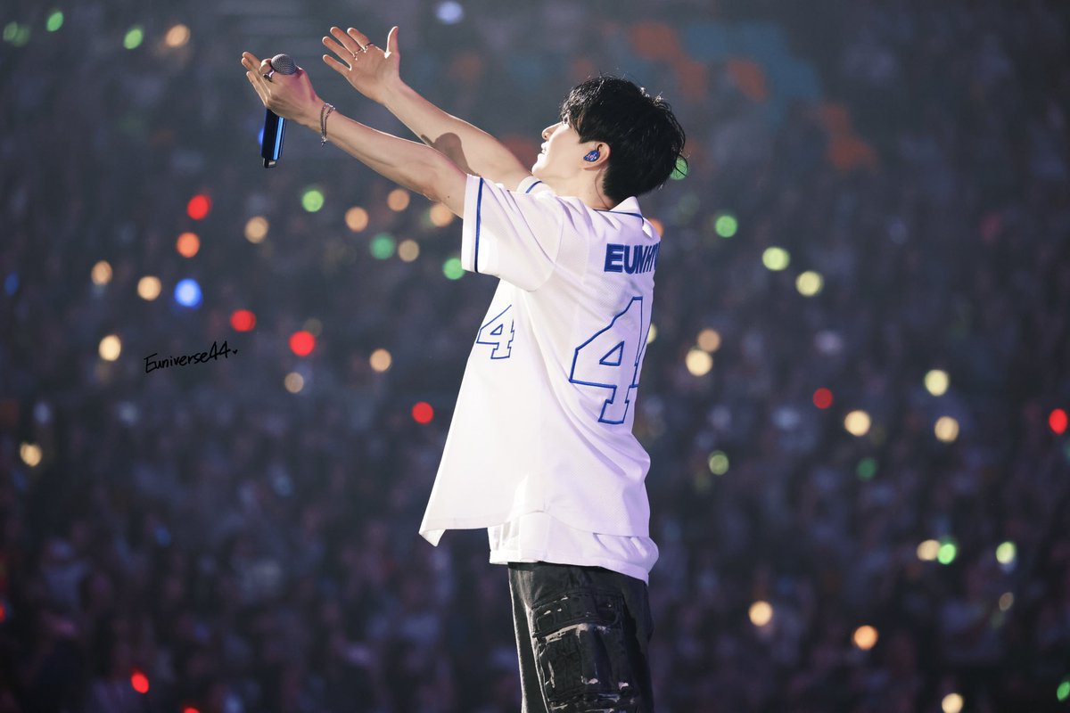 Euniverse44's tweet photo. 무대 위에서 불태우는 모습은 언제나 눈부십니다. 
정말 고생 많으셨어요💙

@AllRiseSilver 

#은혁 #EUNHYUK #銀赫 #슈퍼주니어 #SUPERJUNIOR https://t.co/6cOOrbd3LC