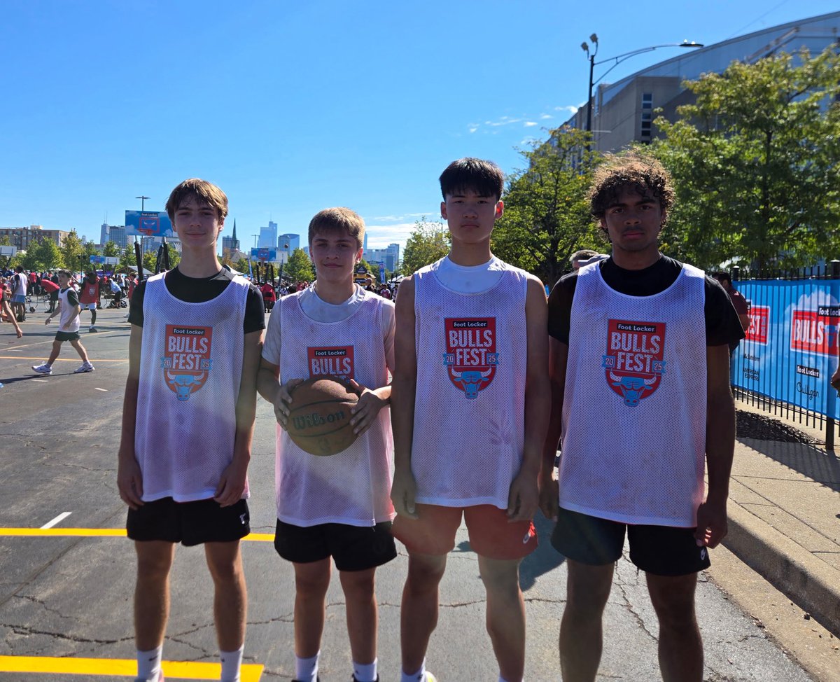 Headed to semifinals at #BullsFest 
@MikeyS_45 <a href="/Logan_M_Lennon/">Logan Lennon</a> <a href="/landonr2483/">Landon Reiner</a> <a href="/albert_lee2028/">Albert Lee</a> <a href="/aiathletics/">ALL IN Athletics</a> <a href="/AIAeliteboys/">ALL IN Elite Boys</a> <a href="/BreakawayBball/">Breakaway Basketball</a>