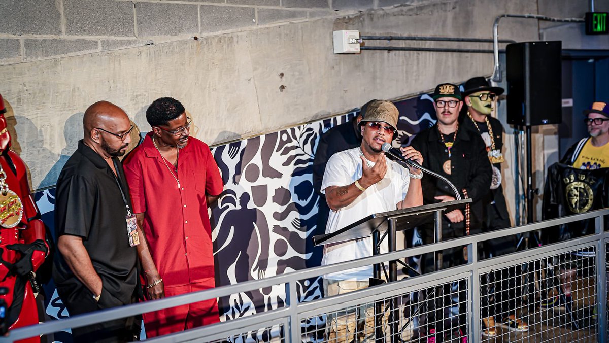 DJQUICKSILVA's tweet image. I have done some pretty dope stuff in my career but yesterday is definitely on the top of the list 🙌🏽 I had the privilege of inducting Kid &amp;amp; Play into the National HipHop Museum 🔥🔥 

As a kid who was truly inspired by House Party this moment was special 🙏🏽