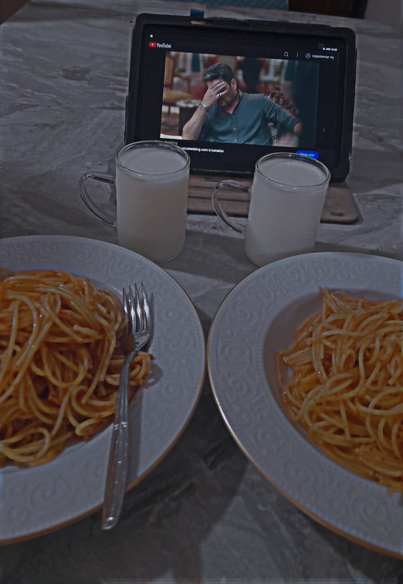 Kardeşim uzak şehir izleyelim dedi.. evdeki herkesi diziye başlattım be😎 #UzakŞehir