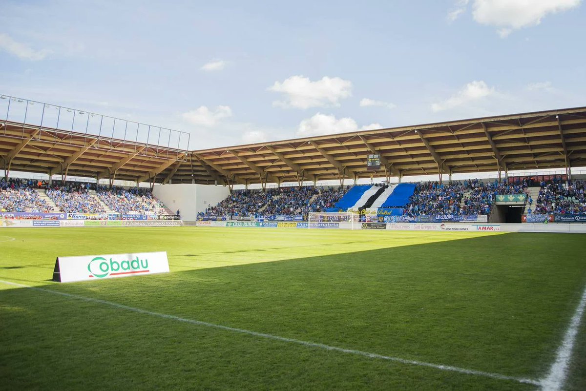 zaramballo's tweet photo. @RealOviedo Zamora CF vs Real Oviedo 2014/2015. El mayor desplazamiento visitante que ha recibido el Ruta de la Plata. Nunca abandones a tu equipo en las dificultades. https://t.co/hlGRKbjeoK
