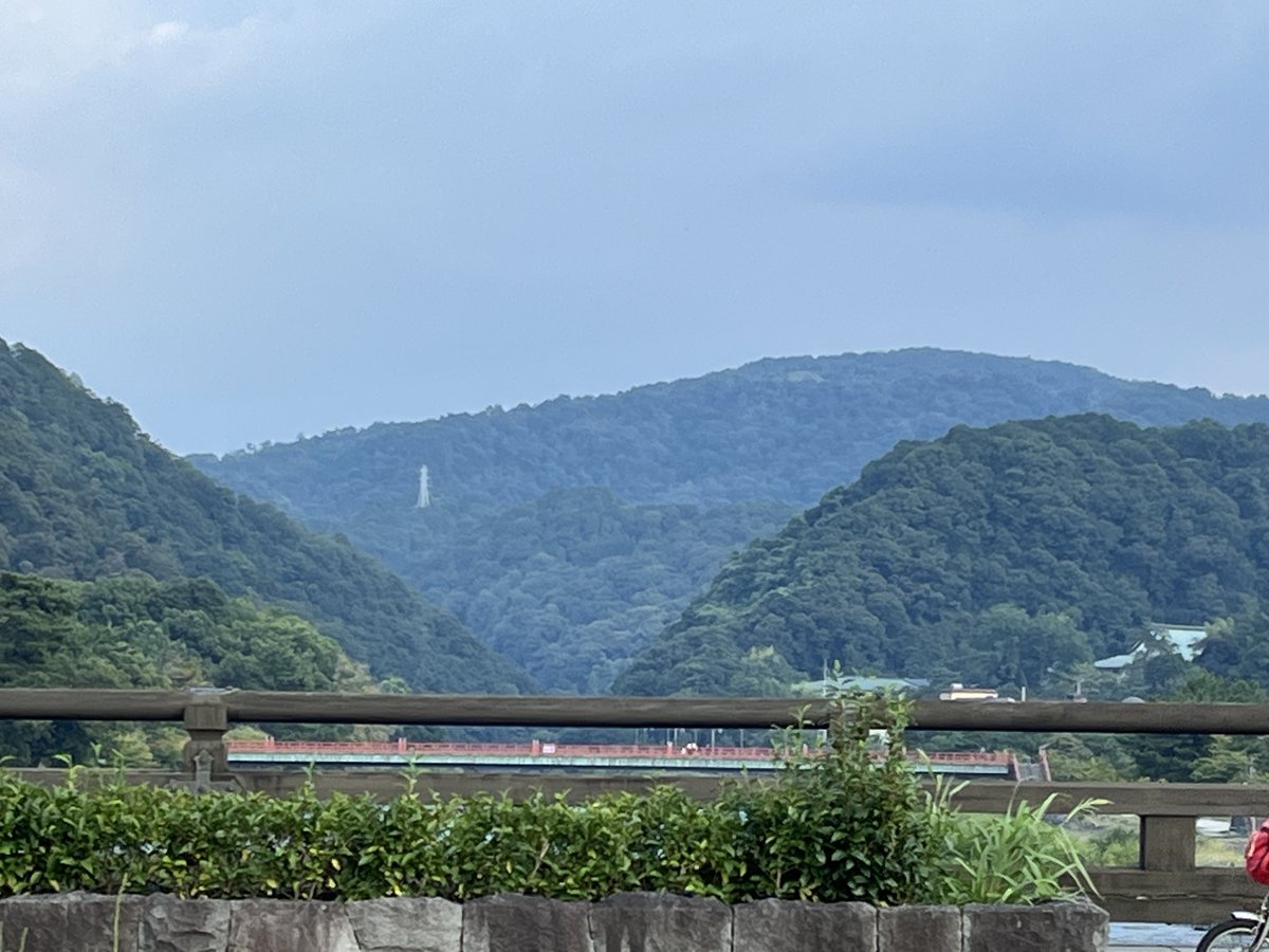 あんなところに鉄塔あったっけか