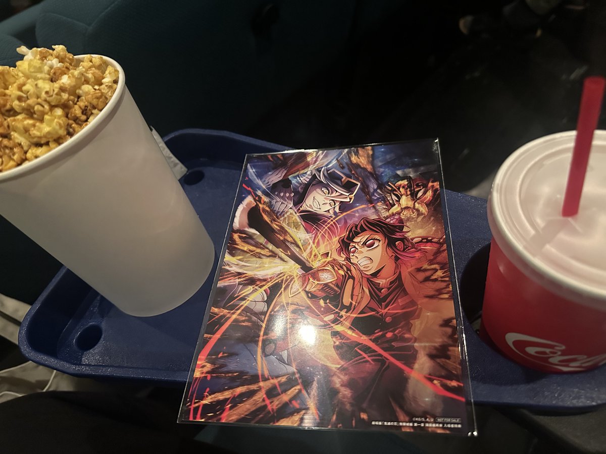 劇場版鬼滅の刃
レイトショーで観てきた
新しい特典✨