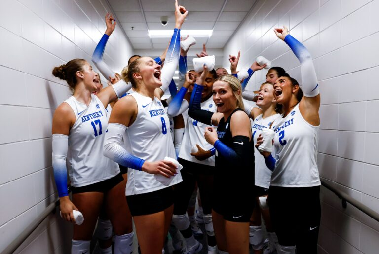 KSRonX's tweet photo. Kentucky Volleyball believes it has a championship group in 2025 -- and the Wildcats proved just that in their exhibition finale

Sweeping Ohio State is quite the start...

READ: https://t.co/Jakx4NGQTd https://t.co/Pq2wpC6FXE