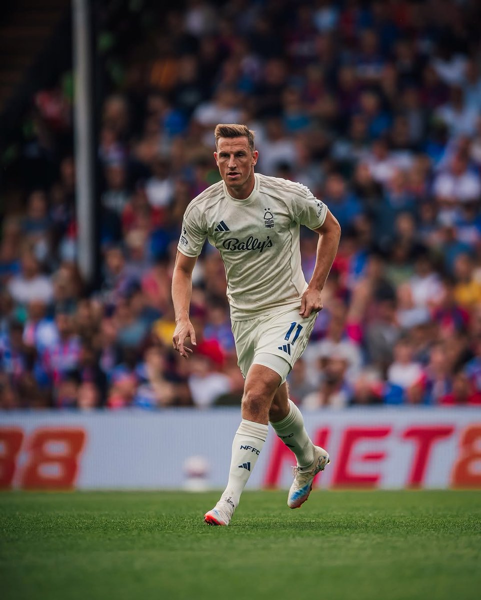 ⁴K  CHRIS WOOD 🤍✨📸                                                                         #Wallpapers                                                            #CRYNFO                                                                   #FC25