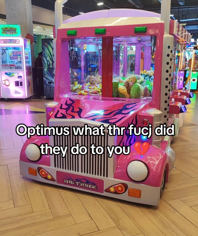 uggly pink claw machine oomf found somewhere