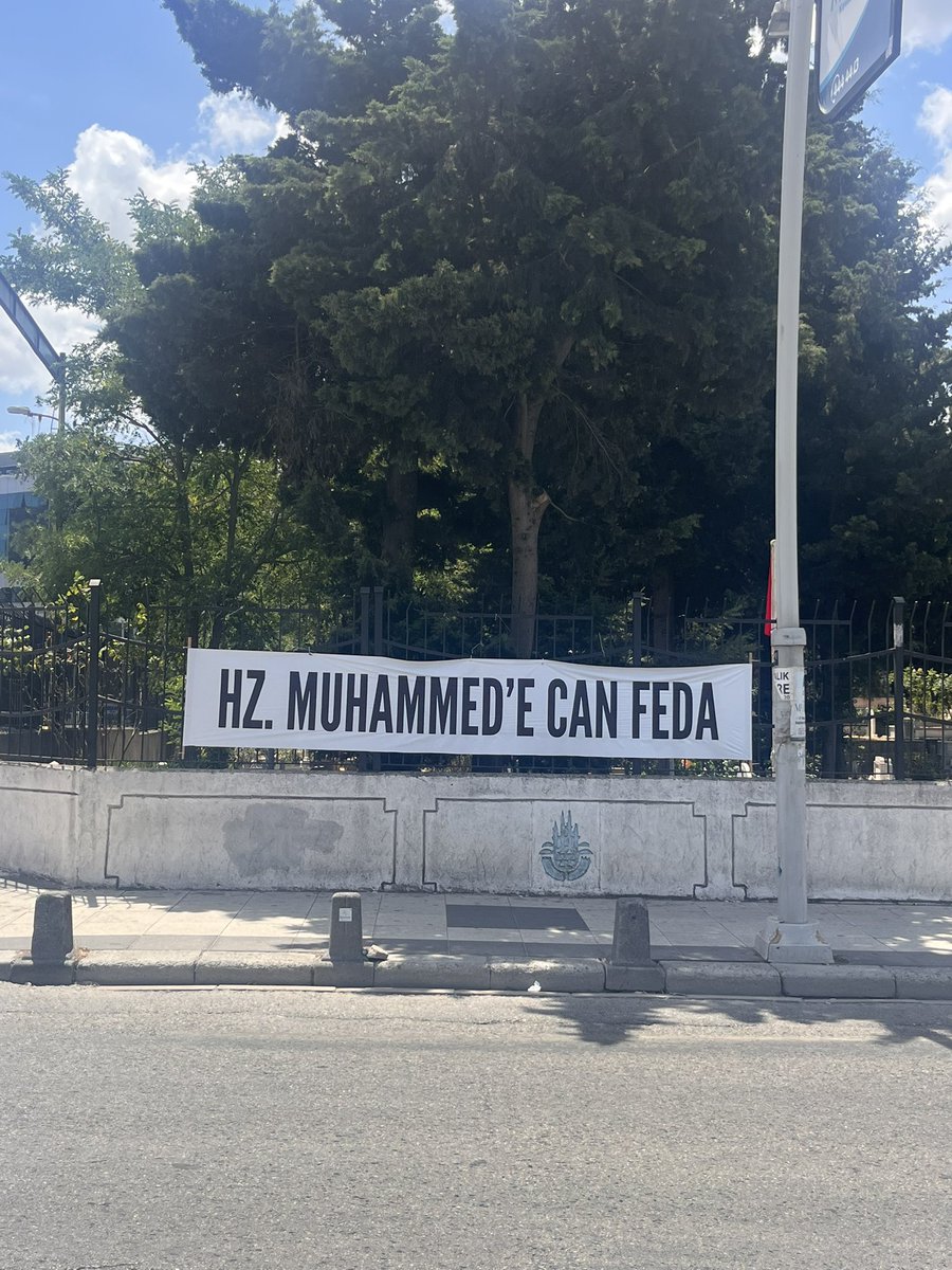 "İki Cihan güneşi sensin ya Resulullah."