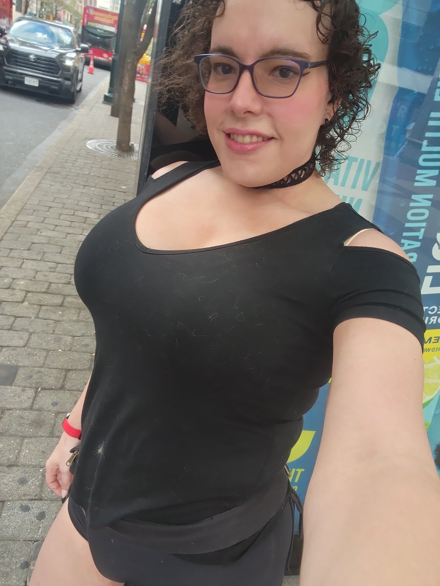 Just waiting for the bus🥰